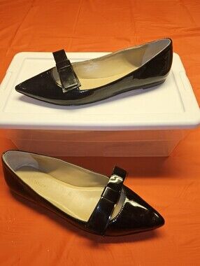 Ann Taylor Black Patent Pointed Toe Flats with Bow Strap 7 1/2 E.U.C.
